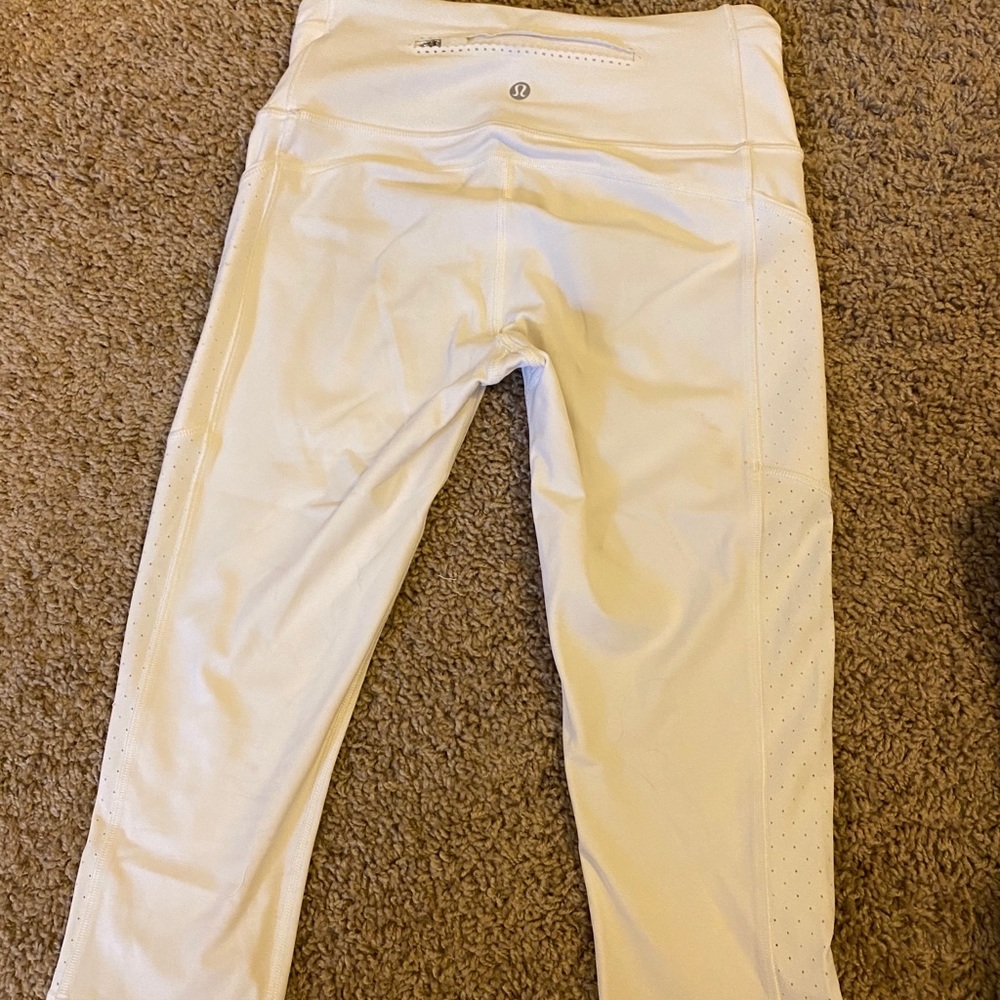 White Lululemon cropped leggings